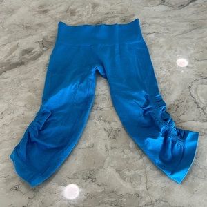 Lululemon blue crop leggings